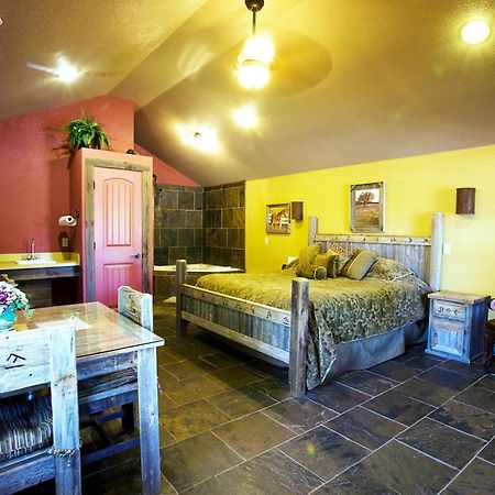 Rustic Creek Ranch Resort At North Jellystone Park Берлесон Екстер'єр фото