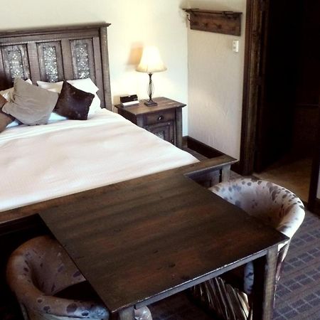 Rustic Creek Ranch Resort At North Jellystone Park Берлесон Екстер'єр фото