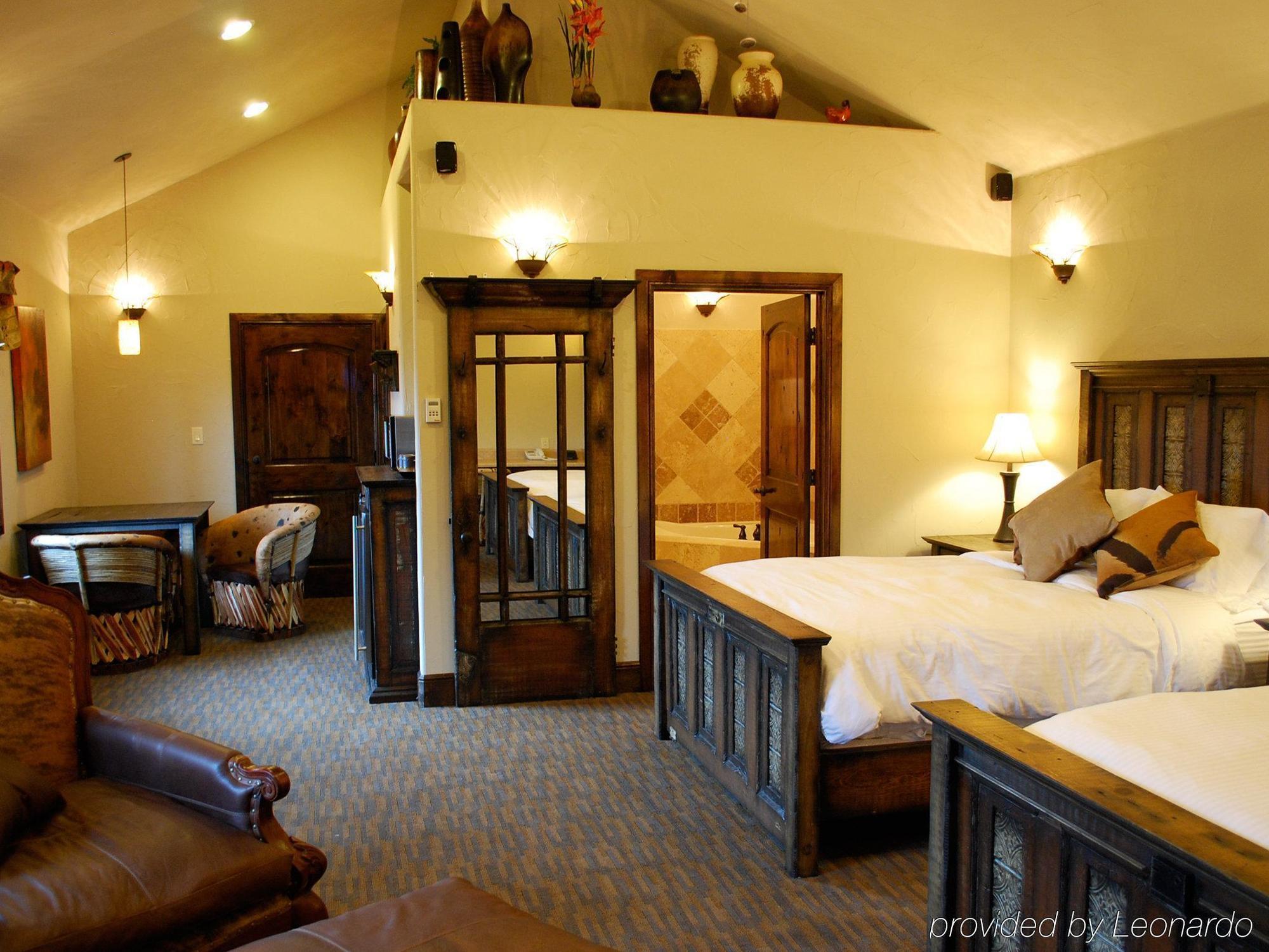 Rustic Creek Ranch Resort At North Jellystone Park Берлесон Екстер'єр фото
