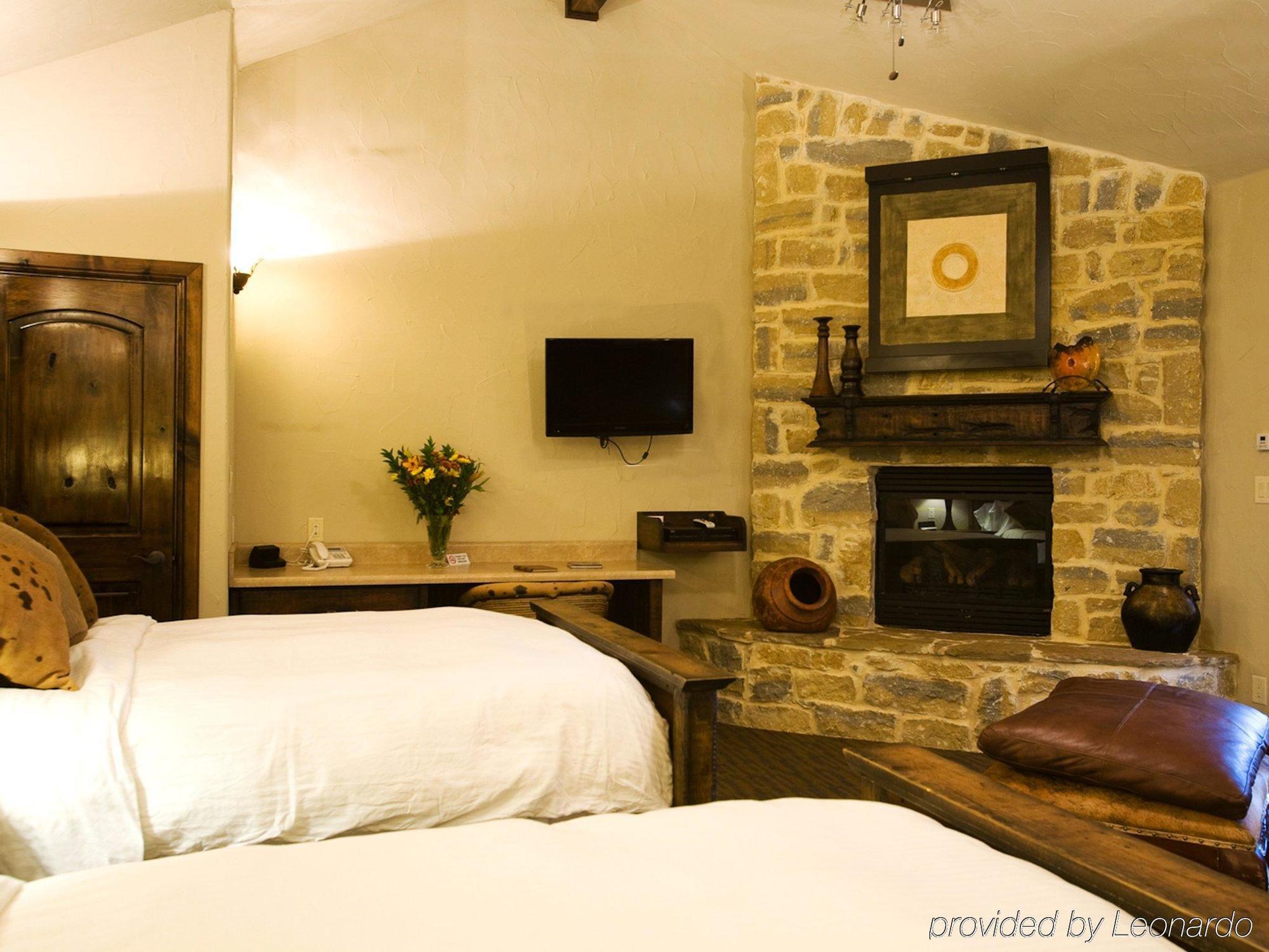Rustic Creek Ranch Resort At North Jellystone Park Берлесон Екстер'єр фото
