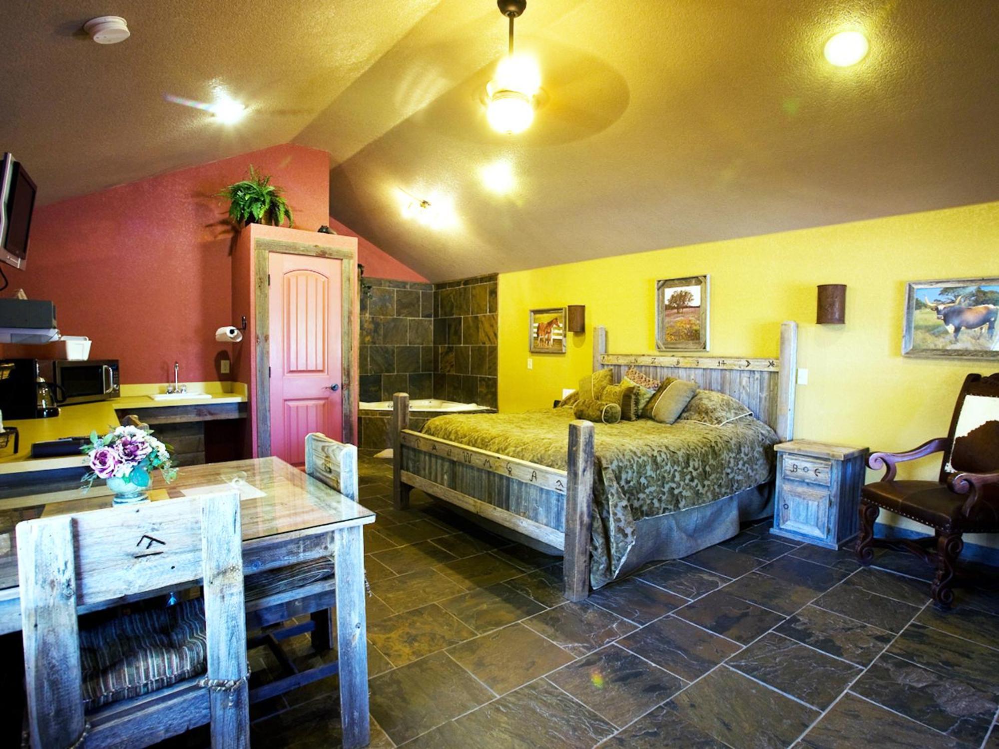 Rustic Creek Ranch Resort At North Jellystone Park Берлесон Екстер'єр фото