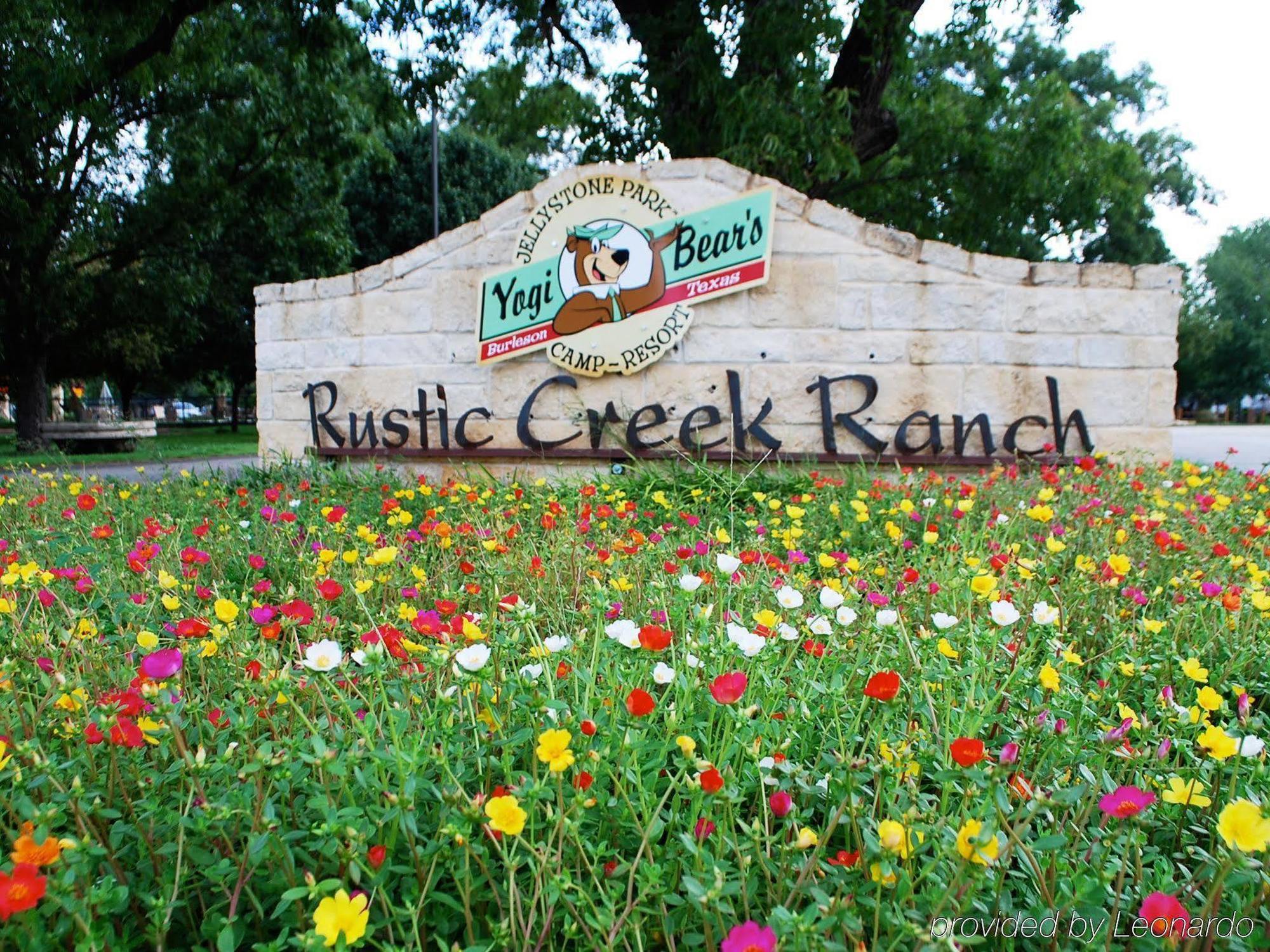 Rustic Creek Ranch Resort At North Jellystone Park Берлесон Екстер'єр фото